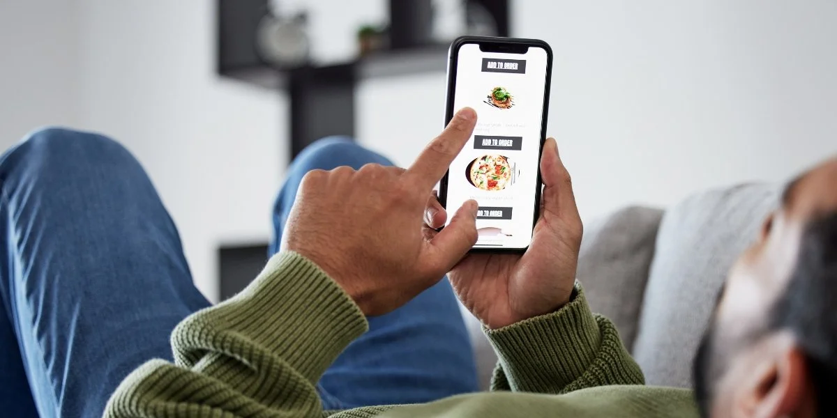 A person orders food using a smartphone app